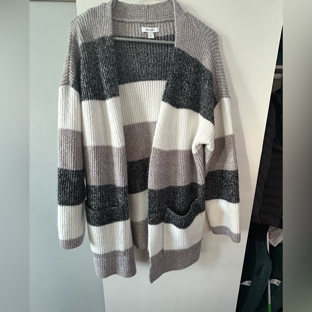 cozy Nine West sweater, size L, gently worn